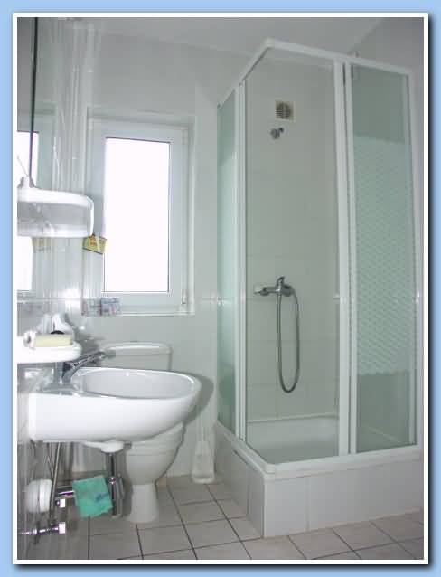 Apartament 8-10-os. Lazienka 1